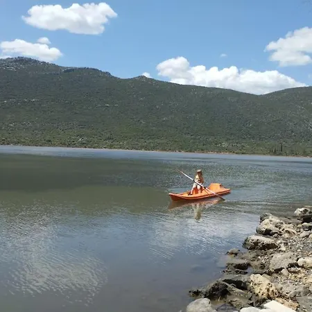 αrmiriki House Limin Ierakos