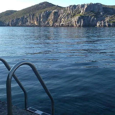 αrmiriki House Limin Ierakos