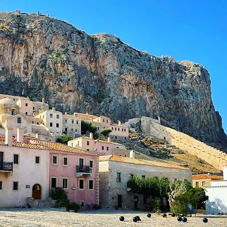 Feriehus αrmiriki House