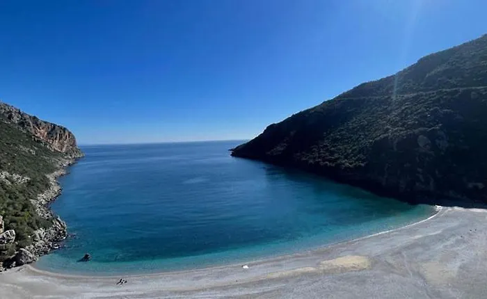 Feriehus αrmiriki House *